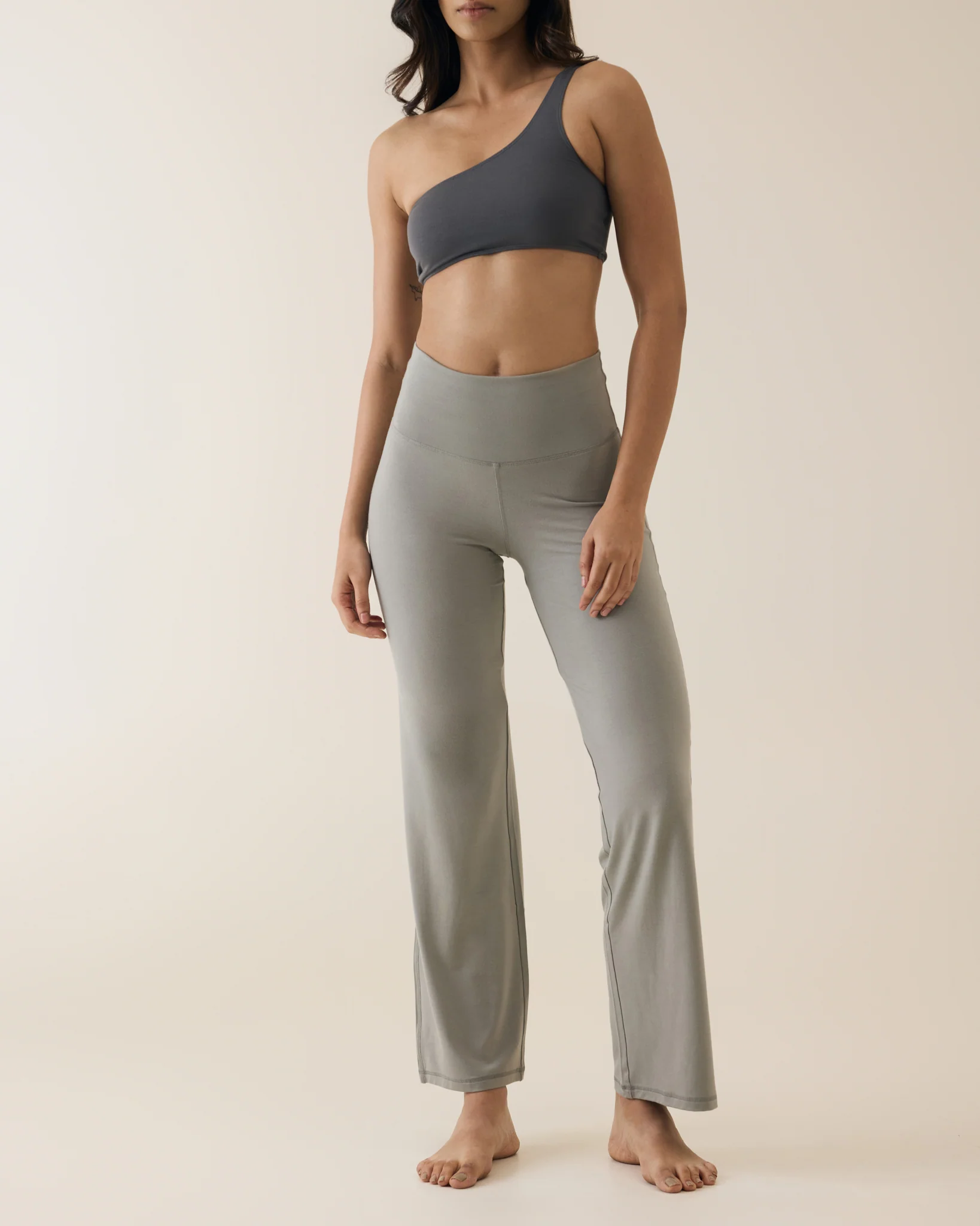 Aero Flared Yoga Pants Weather Grey - Image 2