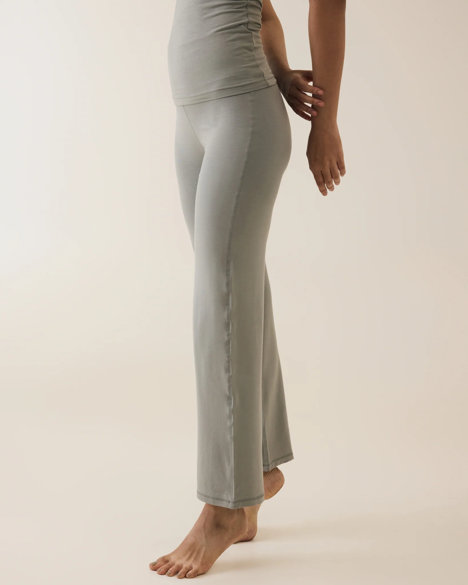 Aero Flared Yoga Pants Weather Grey - Image 4