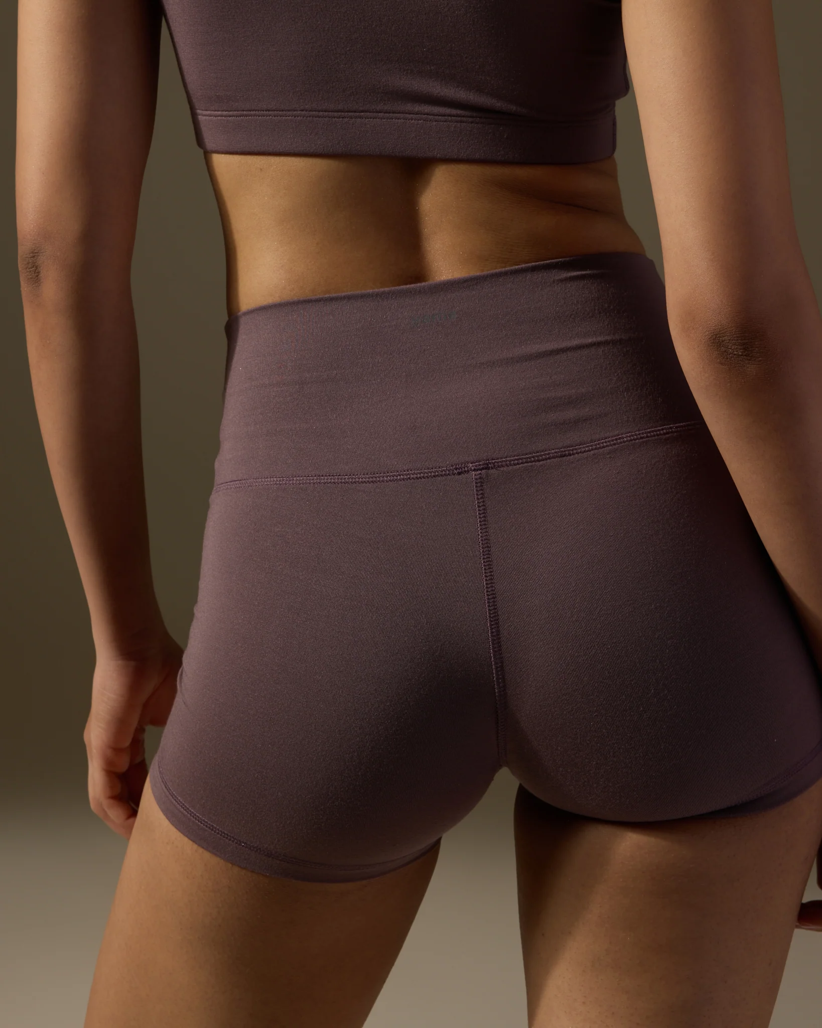 Aero Hot Shorts Dusty Fig - Image 3