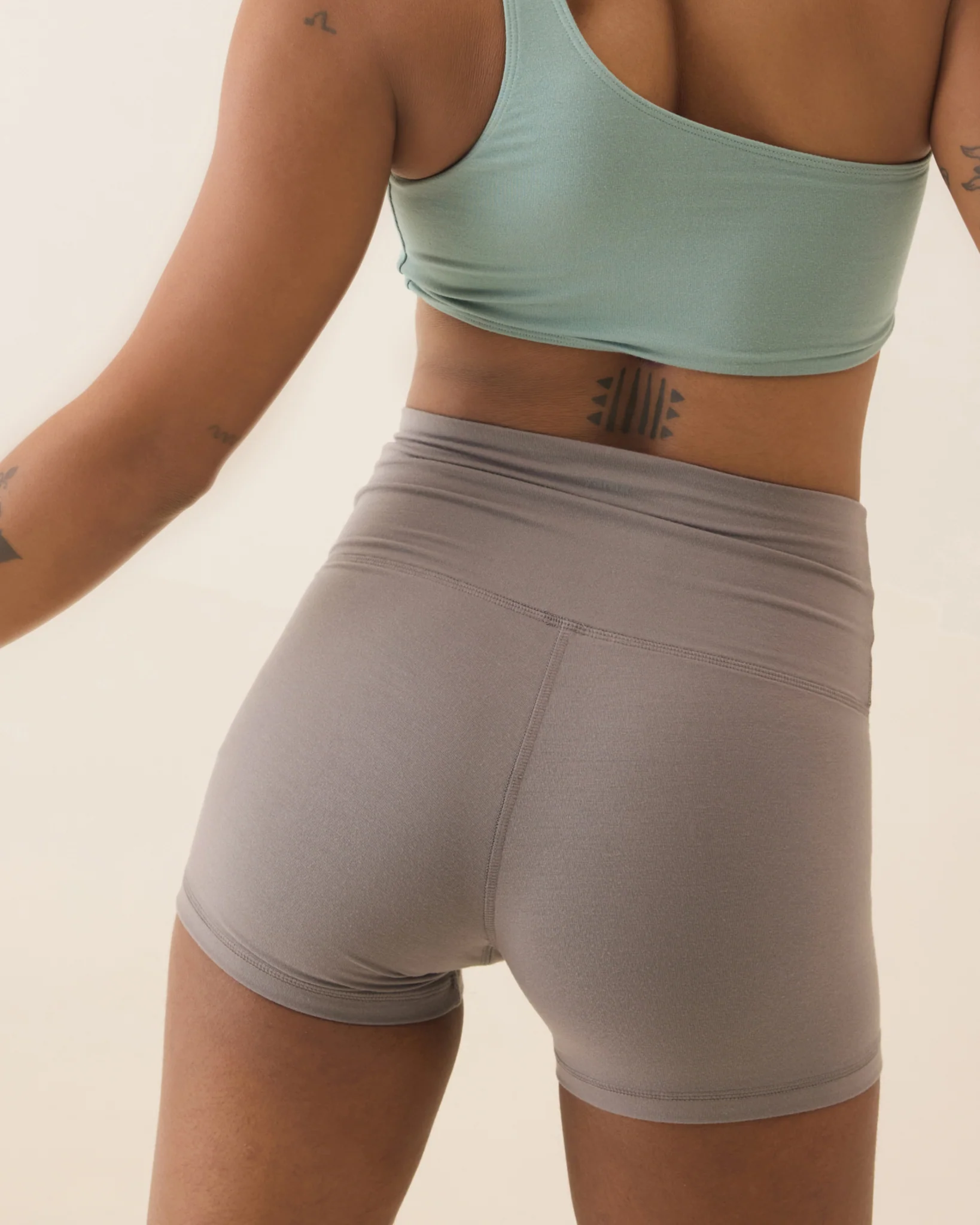 Aero Hot Shorts Sand Grey - Image 3