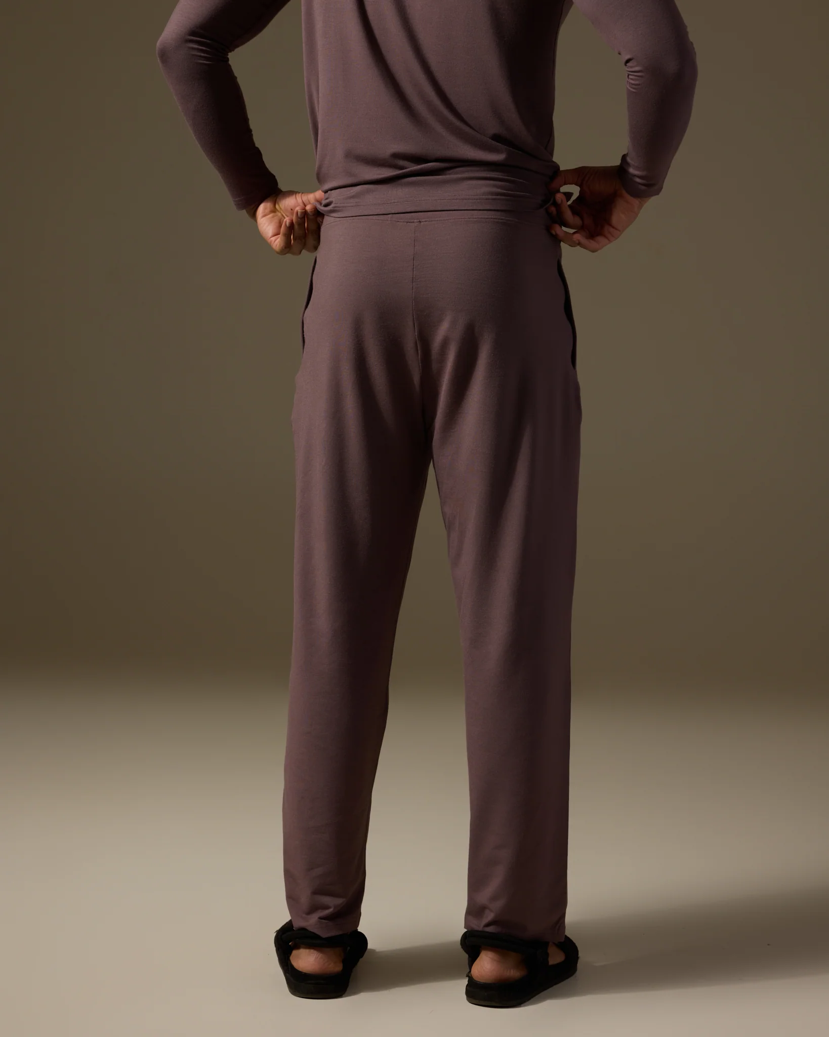 Aero Straight Fit Yoga Pants Dusty Fig - Image 3