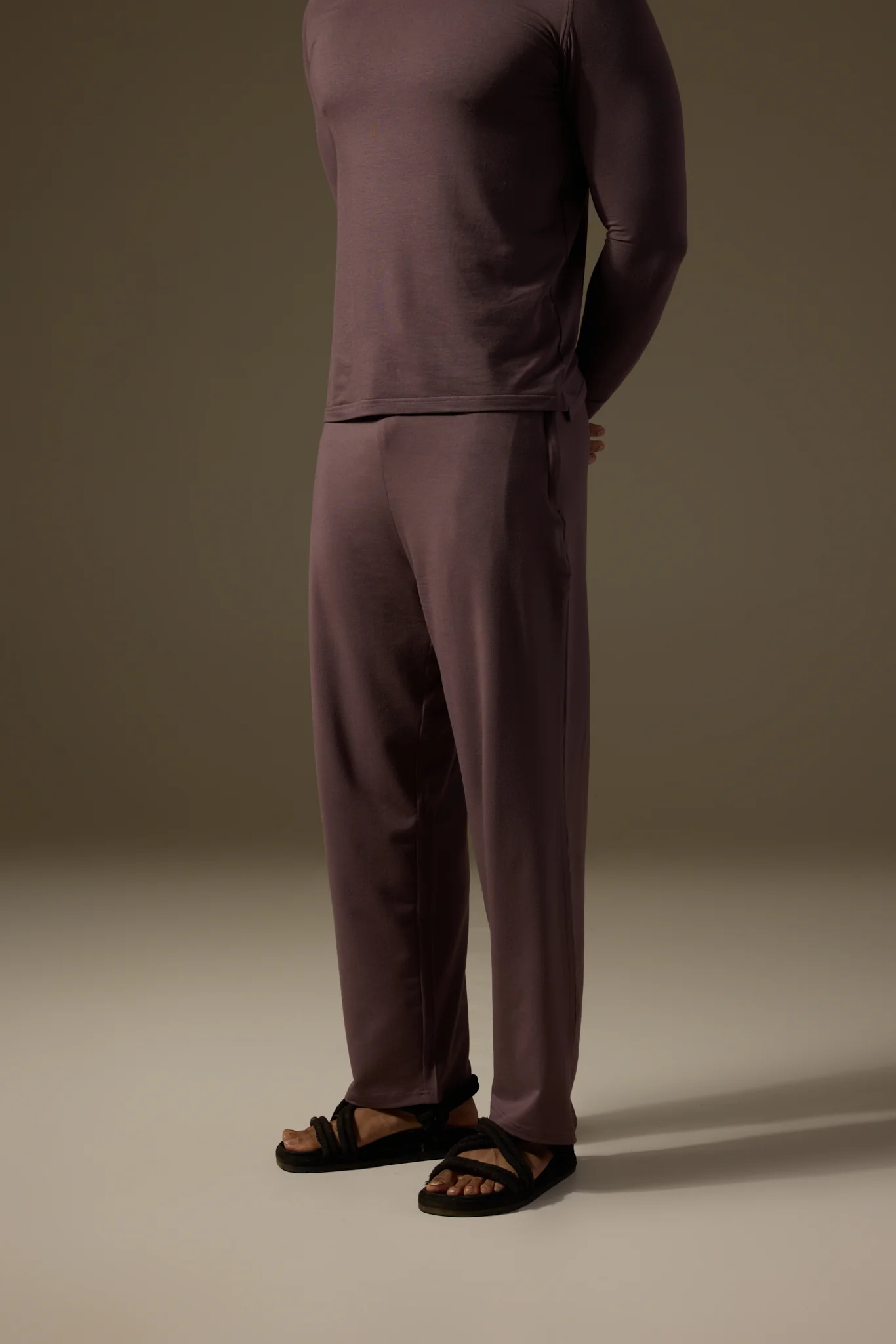 Aero Straight Fit Yoga Pants Dusty Fig - Image 4
