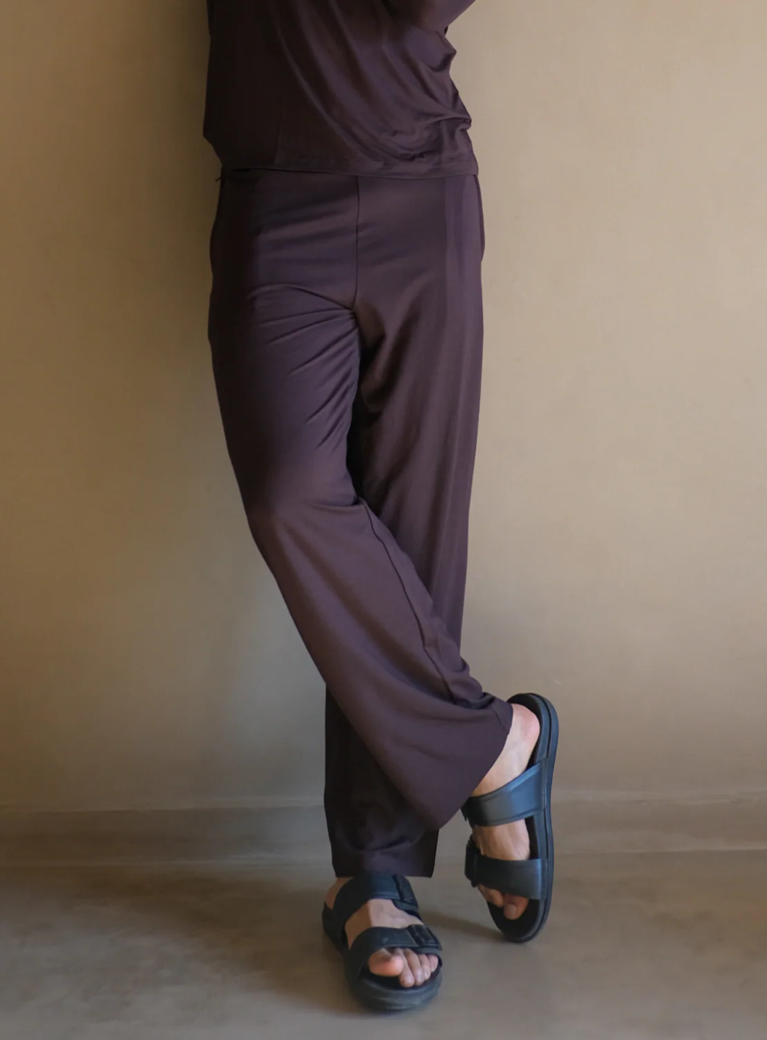 Aero Straight Fit Yoga Pants Espresso - Image 3