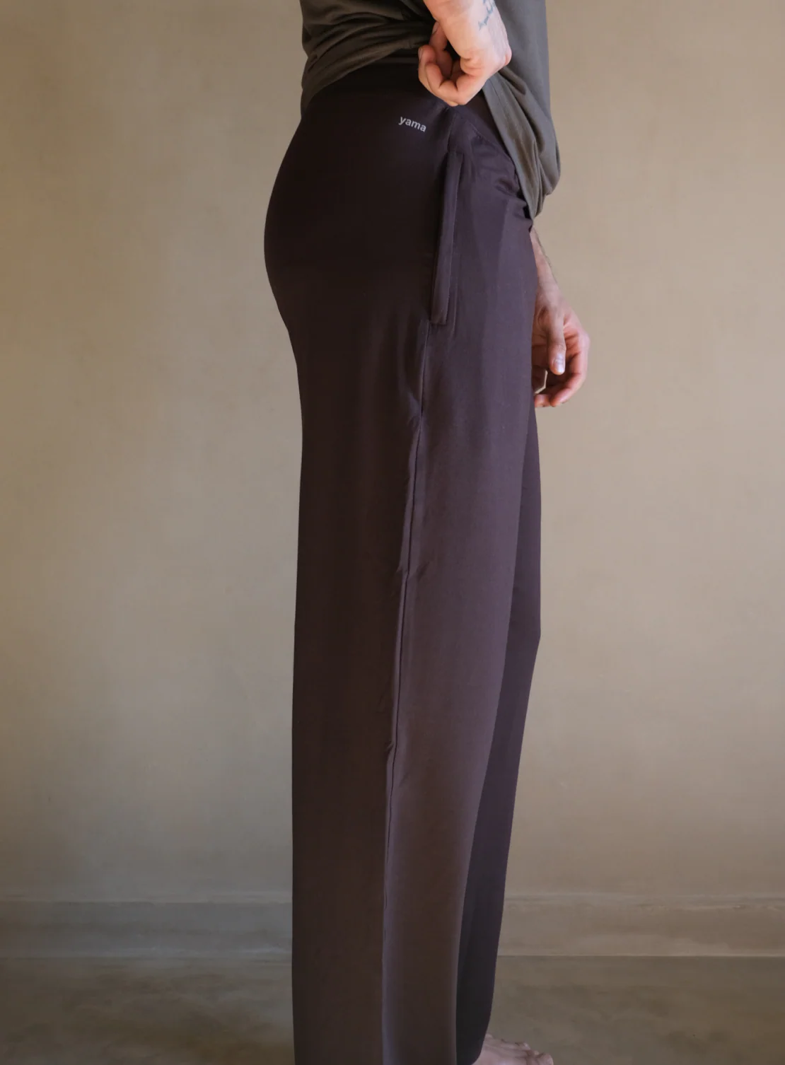 Aero Straight Fit Yoga Pants Espresso - Image 4