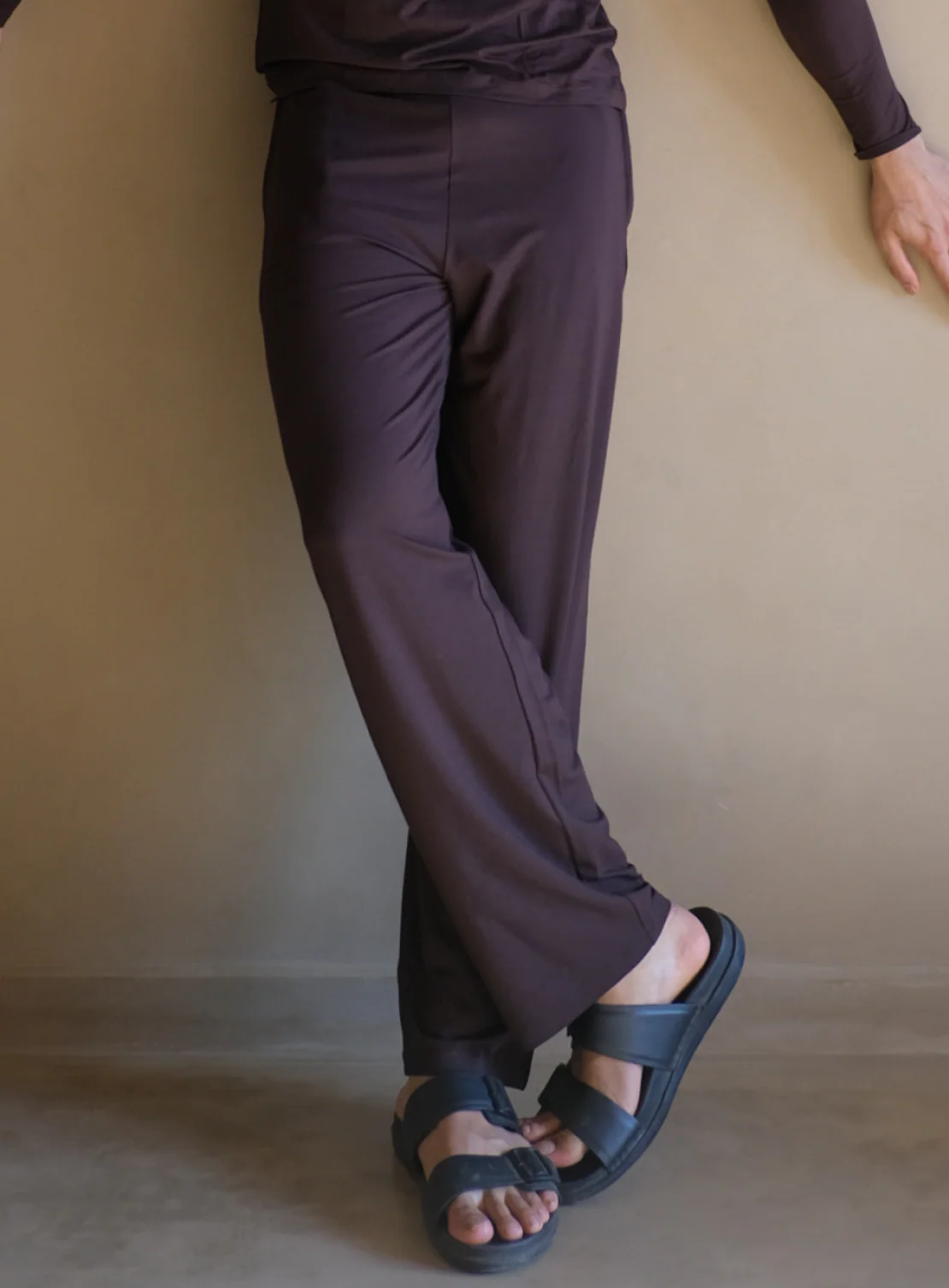 Aero Straight Fit Yoga Pants Espresso - Image 6