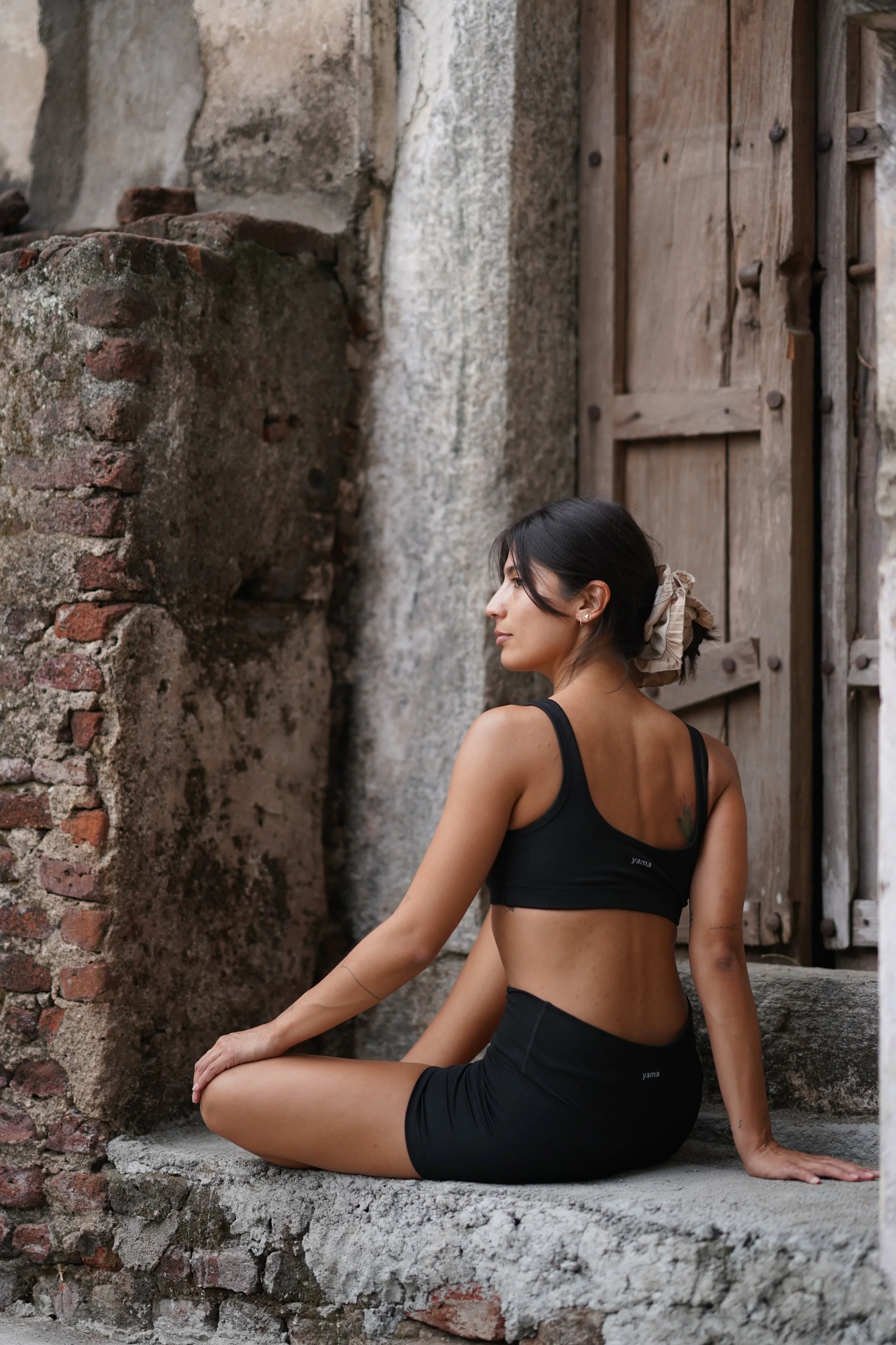 Flo Set Athletic Bra and Hot Shorts Midnight Black - Image 3