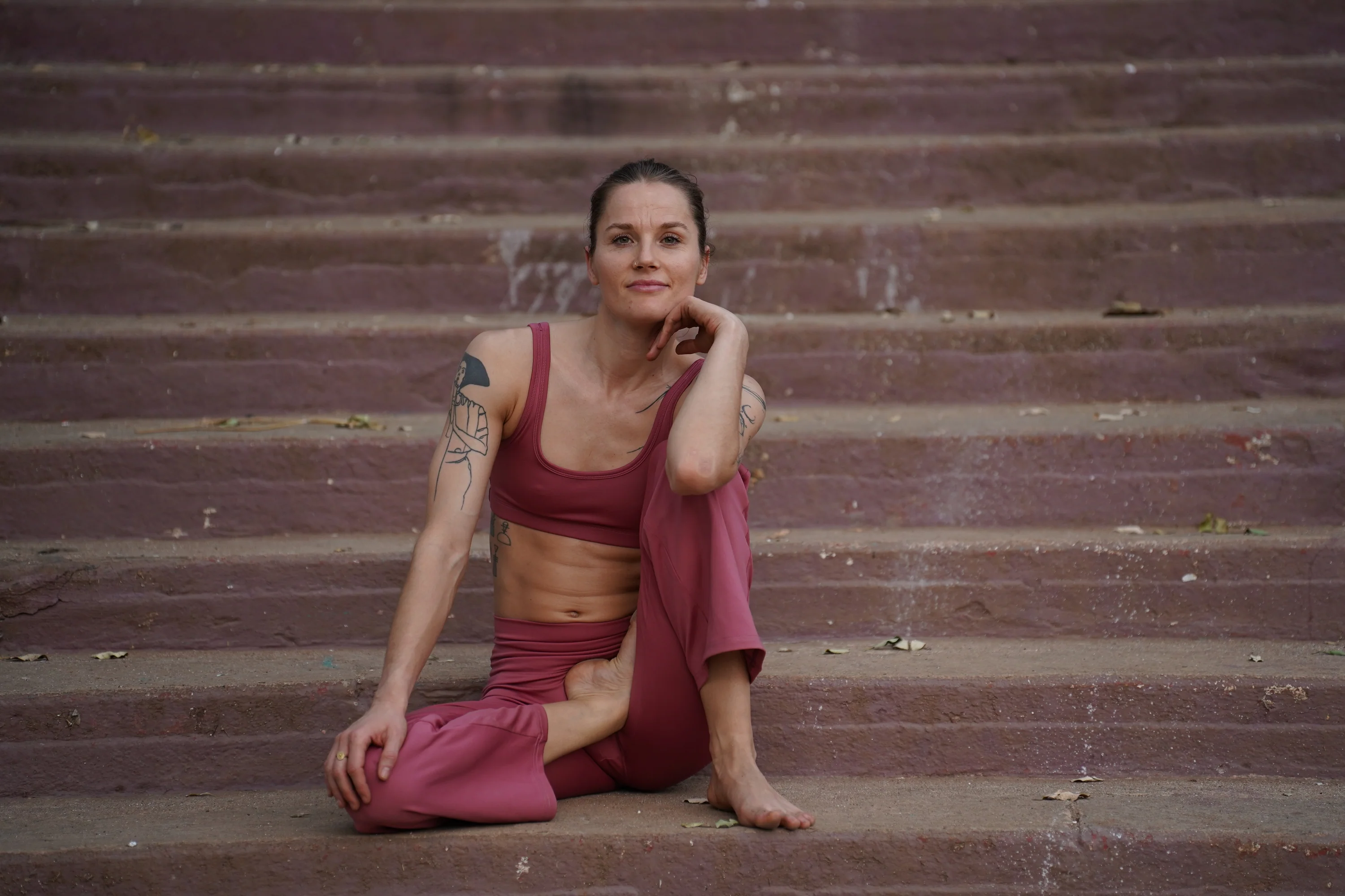 Flo Set Athletic Bra and Flared Yoga Pants Deco Rose - Image 3